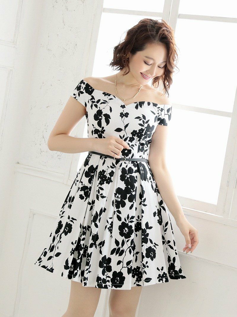 【Belsia】モノトーン花柄オフショルAラインワンピース ベルト付きハートカットフレアーキャバクラワンピ【ベルシア】