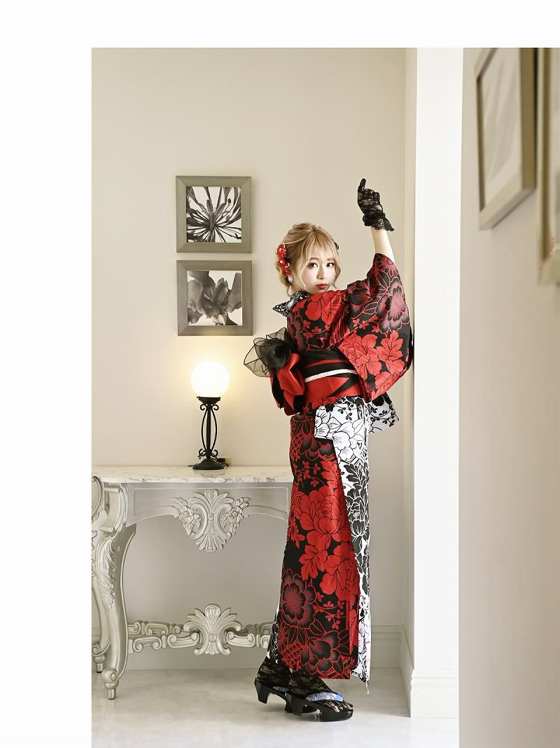 【即納】高級牡丹柄黒赤×黒白半身柄浴衣 ゆずは 着用 レディース浴衣2点セット(フリーサイズ)(レッド×ホワイト)