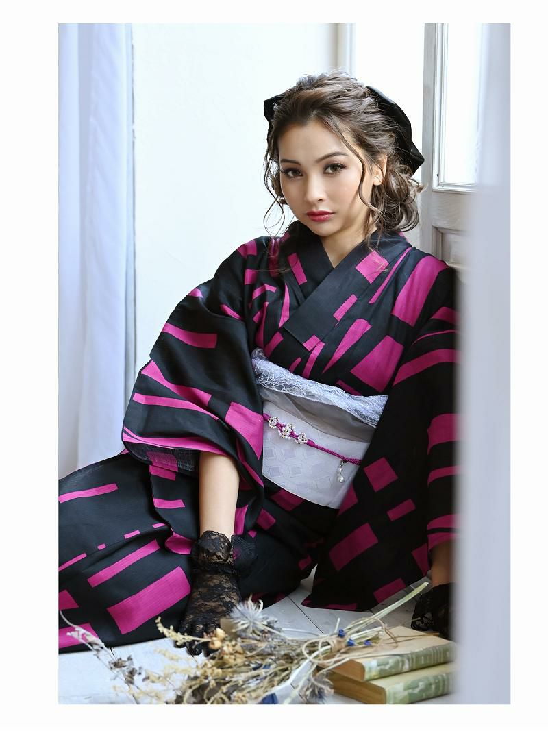 【即納】黒×ピンク格子柄風レトロモダン浴衣 ゆきぽよ 着用レディース浴衣3点セット