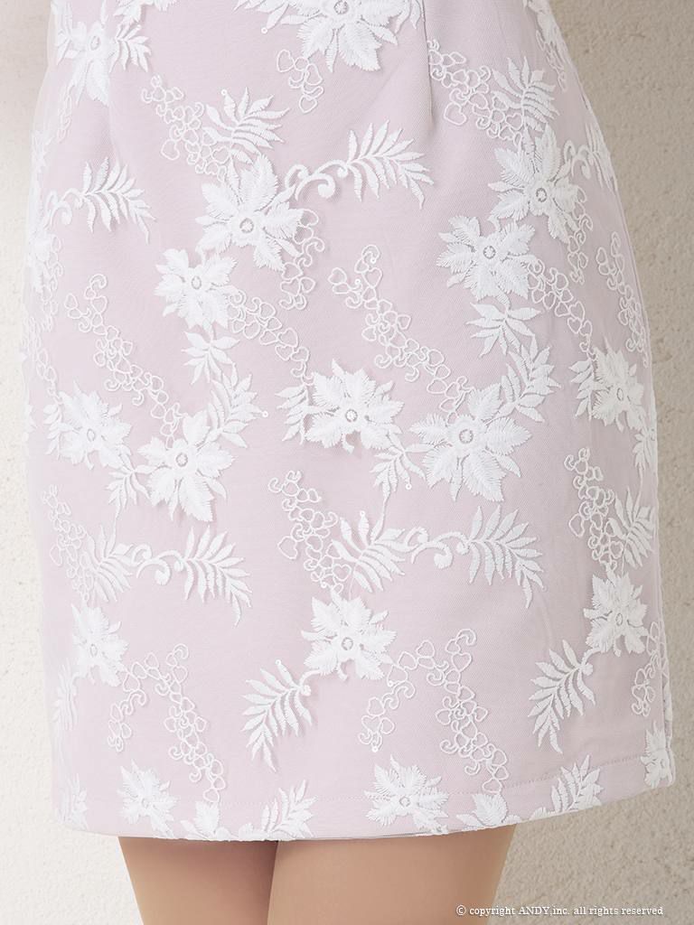 【an/アン】ウエストリボン花柄刺繍ハイネックミニドレス ITK